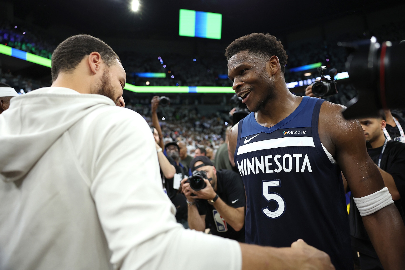 kaiyun-爱德华兹：库里是我兄弟&amp;我爱他的一切 他是最伟大控卫 不太懂rap